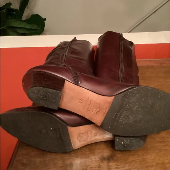 Salvatore Ferragamo women’s Brown leather boots, size 9 1/2 AAAA - Picture 7 of 7